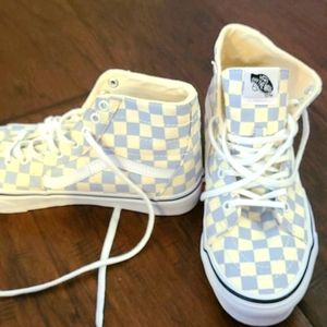 Women's 8.5 or men's 7 vans shoes
